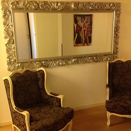 アパート アル レデントーレ ディ *