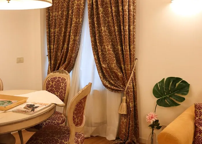 アパート アル レデントーレ ディ *