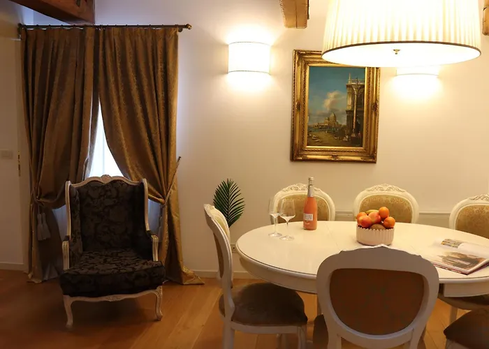 アパート アル レデントーレ ディ *