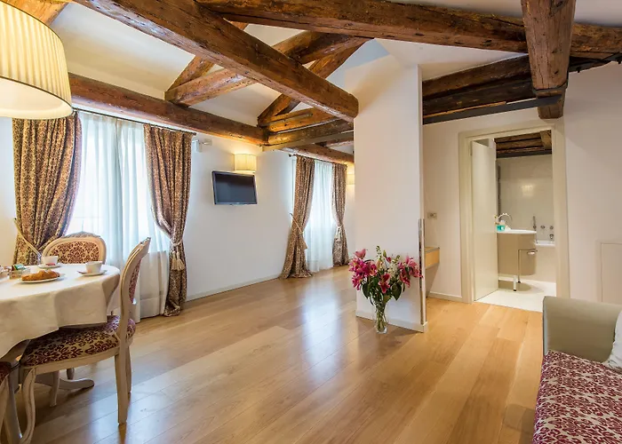 アパート アル レデントーレ ディ *