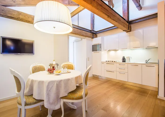 アパート アル レデントーレ ディ *